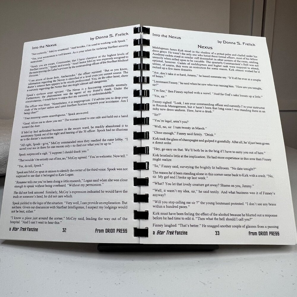 Star Trek Novella "Into The Nexus" By Donna S. Frelick Spiral Bound - 1999 - Picture 4 of 6